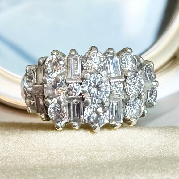 Vintage Sterling Silver Cubic Zirconia Ring (8.5) - Picture 13 of 15